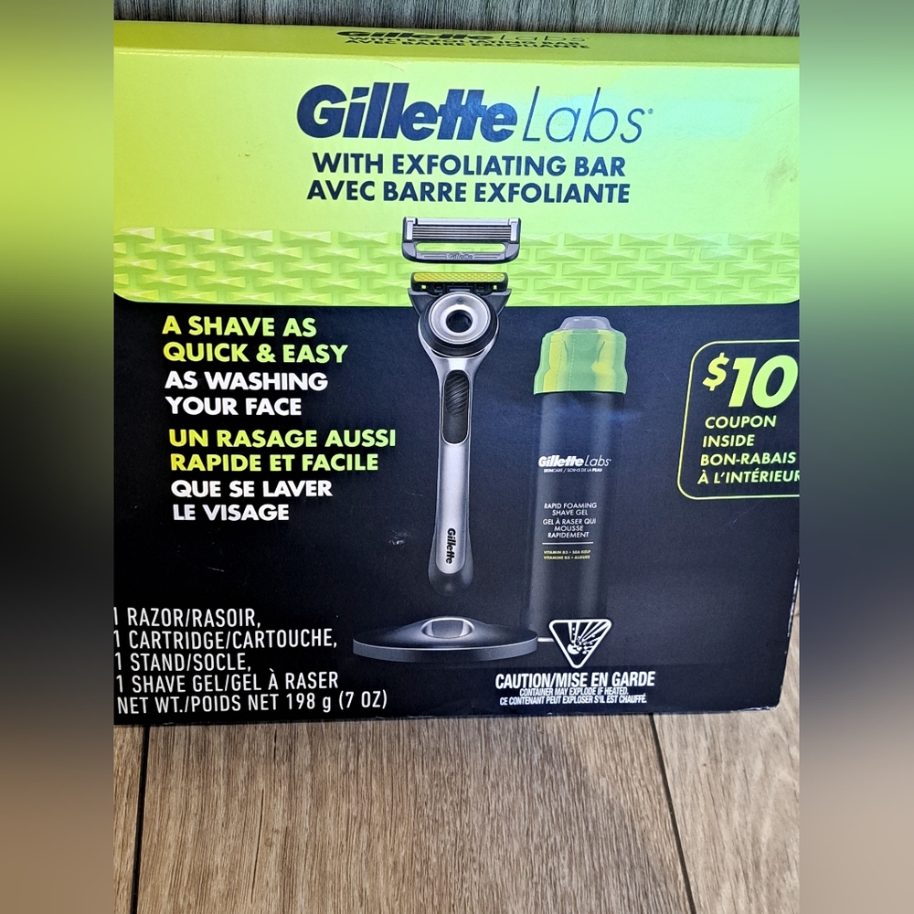 New Gillette Labs Men's Razor with Exfoliating Bar Gift Set.